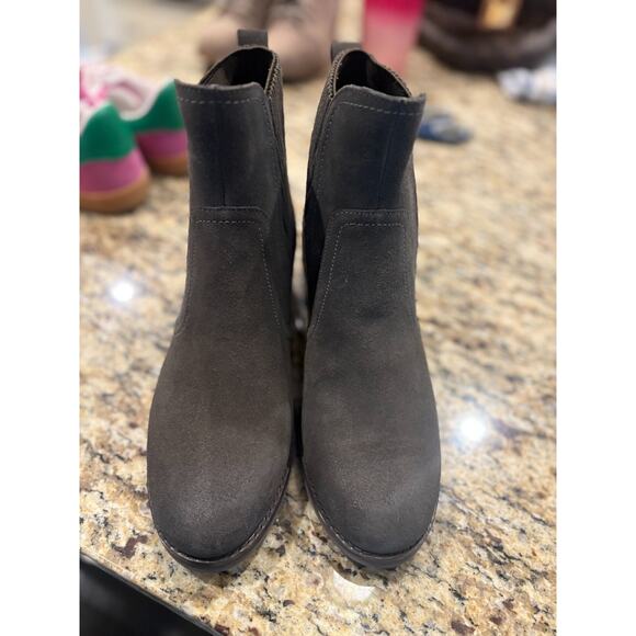 COLE HAAN Peetz Water Resistant Chelsea/Elastic Boot Size 9B Black Olive Suede - Picture 2 of 7